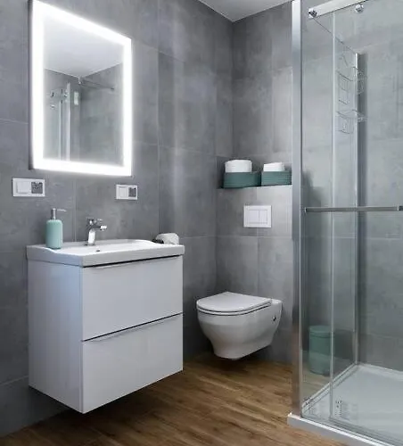 Miodowy アパート ポビツ