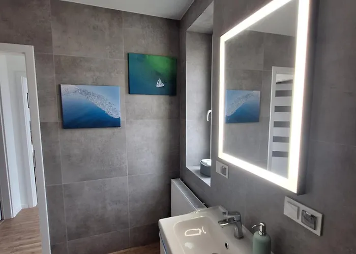 アパート Miodowy ポビツ